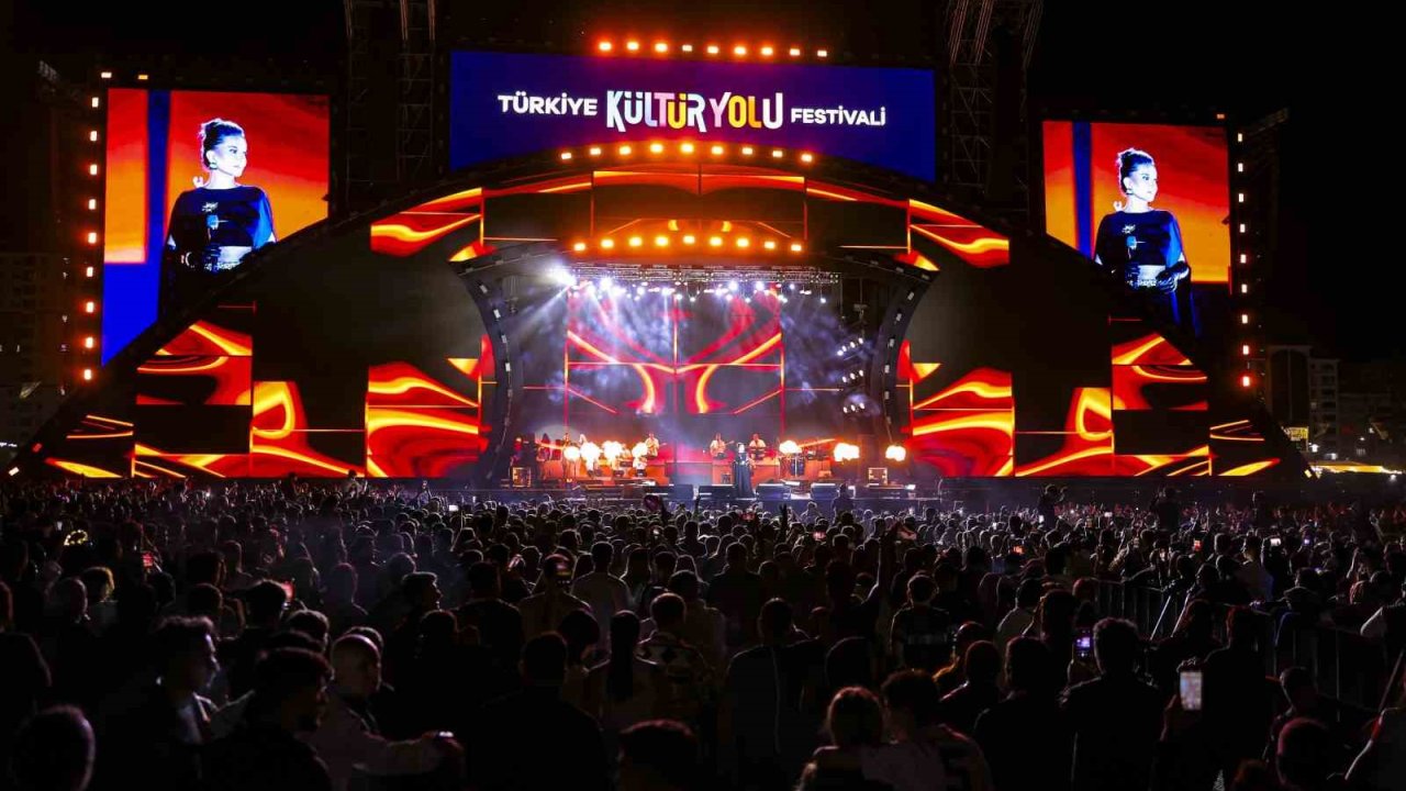 Malatya Kültür yolu festivalinde Ebru Yaşar’dan görkemli başlangıç