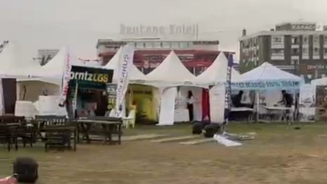 Malatya’da şiddetli fırtına çadırları uçurdu