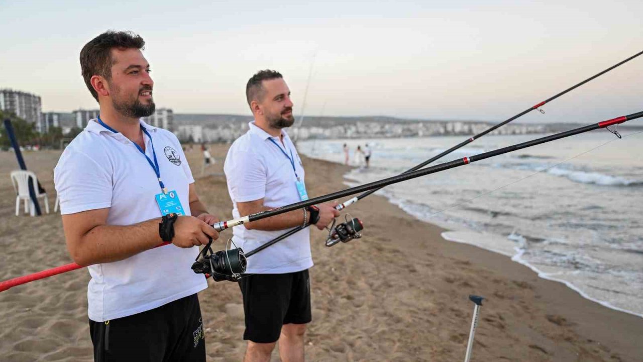 Mersin’de 8. Altın Kanca Surfcasting Turnuvası tamamlandı