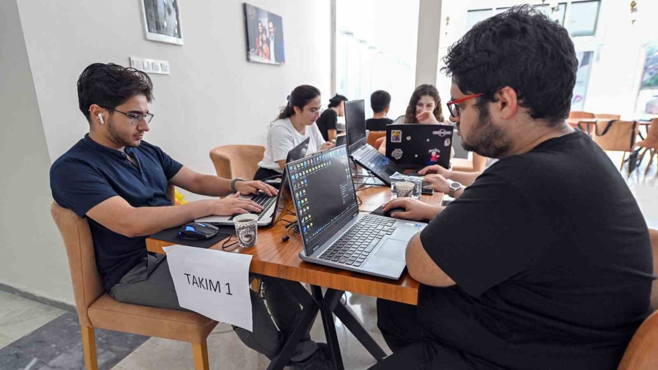 Mersin’de genç beyinler uzay ve teknoloji için yarıştı
