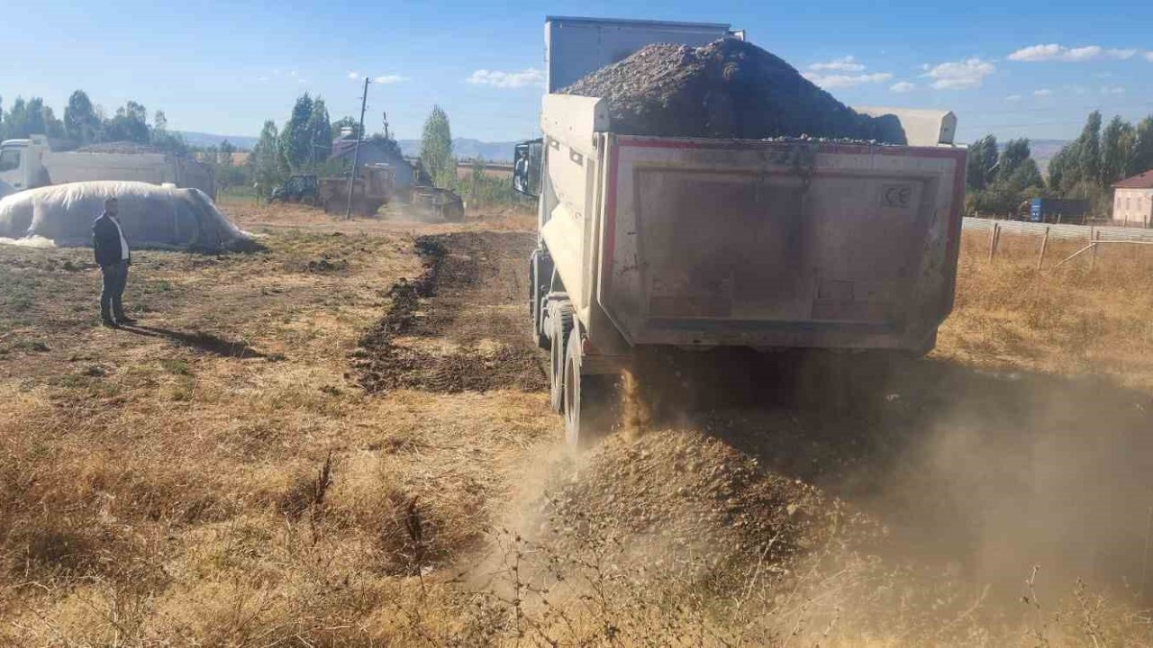 Muş’ta stabilize yol çalışmaları sürüyor