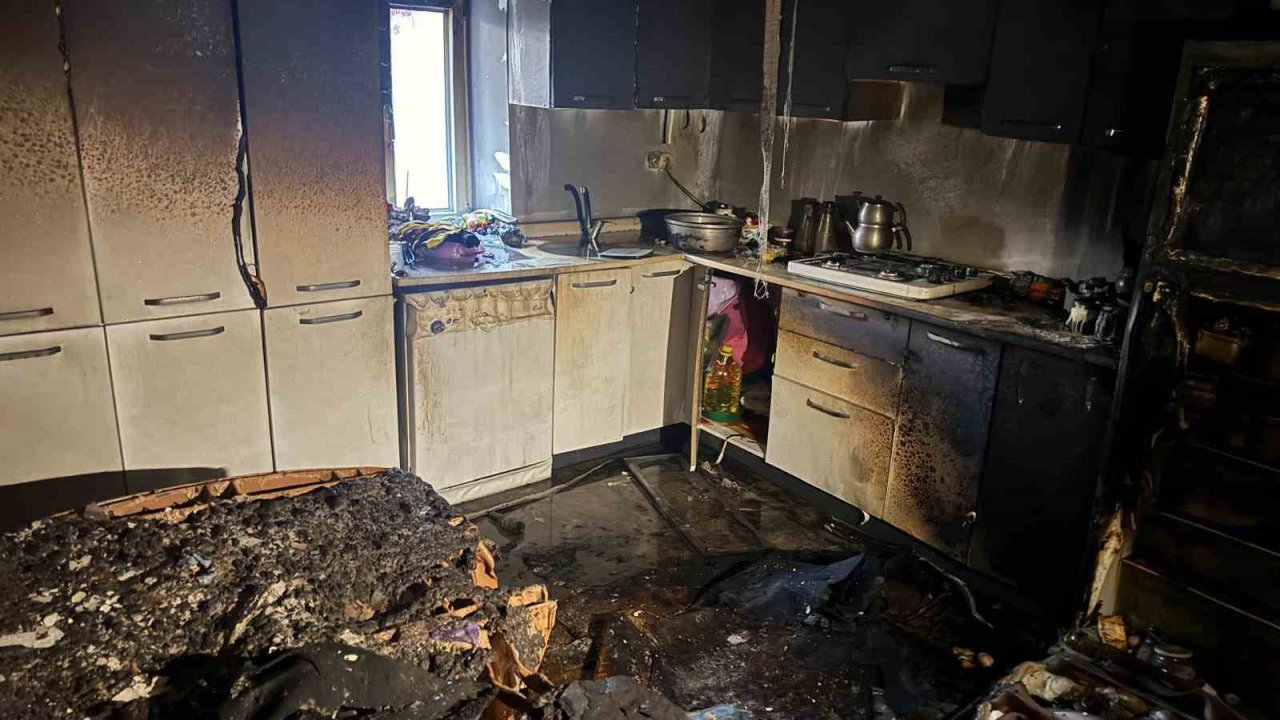 Mutfakta çıkan yangın itfaiye ekiplerince söndürüldü