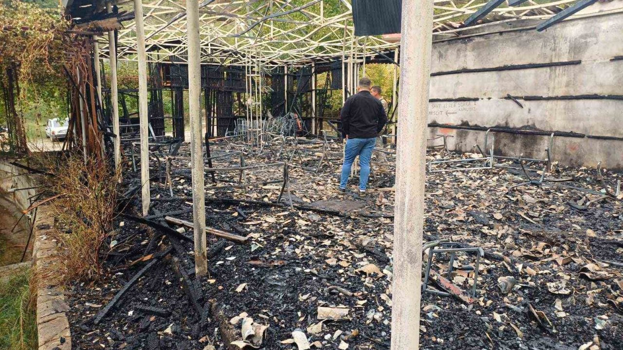 Osmaniye’de ahşap alabalık tesisi alevlere teslim oldu