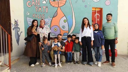 Otizmli çocuklar kedi evinde hayvan sevgisini öğrendi