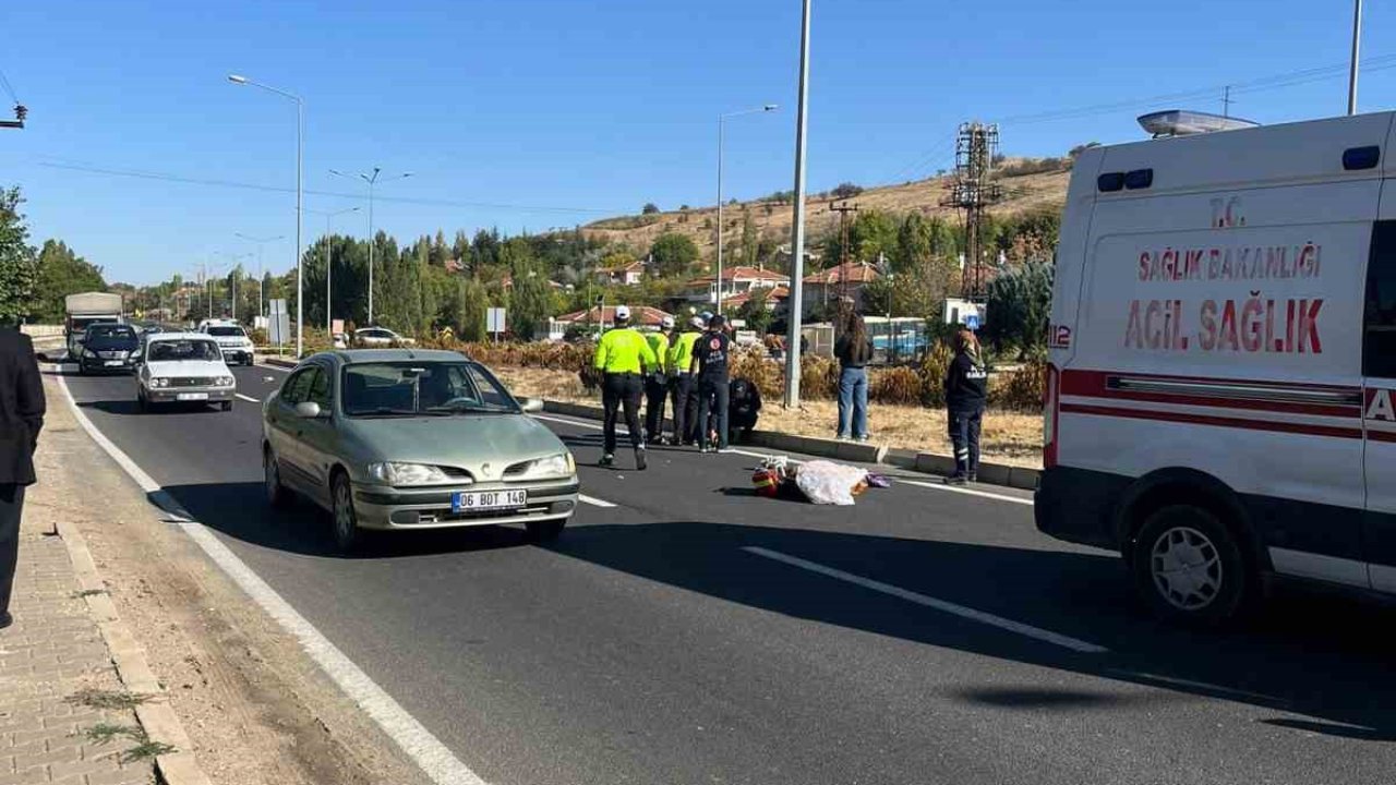 Otomobilin çarptığı kadın hayatını kaybetti