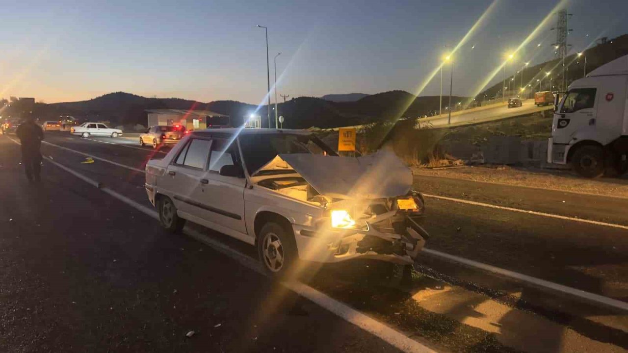 Otomobilin çarptığı motosiklet sürücüsü ağır yaralandı