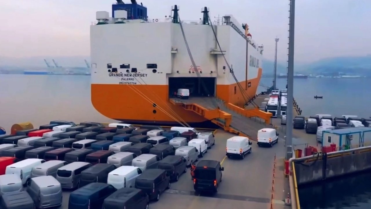 Otomotiv Eylül'de de lider