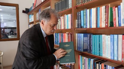 Prof. Dr. Erol Kürkçüoğlu’ndan Erzurum Öğretmenevi’ne kütüphane desteği