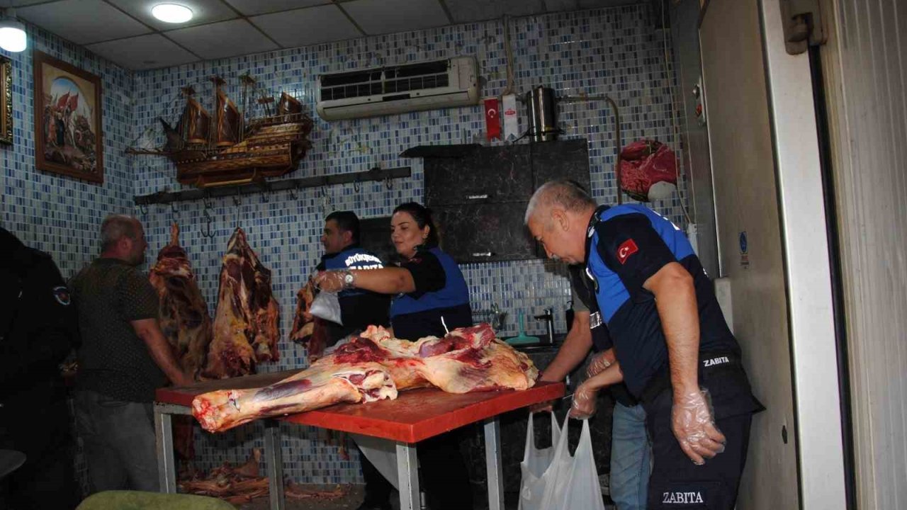 Şanlıurfa’da 1 ton kokmuş ve bozuk et ele geçirdi