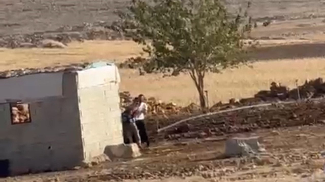 Şanlıurfa’da iki aile arasındaki silahlı çatışma kamerada