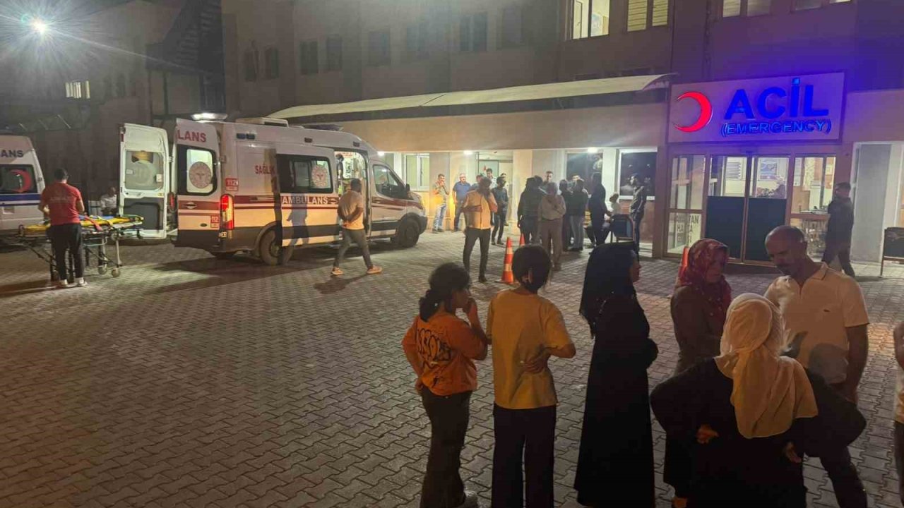 Siirt’te fıstık işçilerini taşıyan minibüs ile hafif ticari araç çarpıştı: 7 yaralı