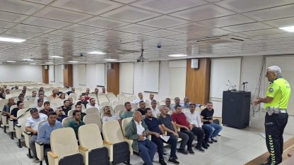 Siirt’te toplu taşıma şoförlerine trafik güvenliği eğitimi verildi