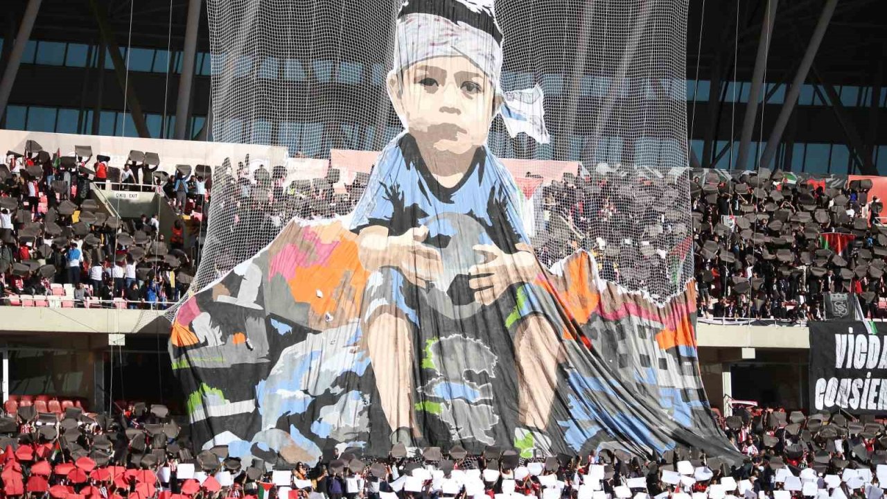 Sivasspor taraftarlarından Gazze koreografisi