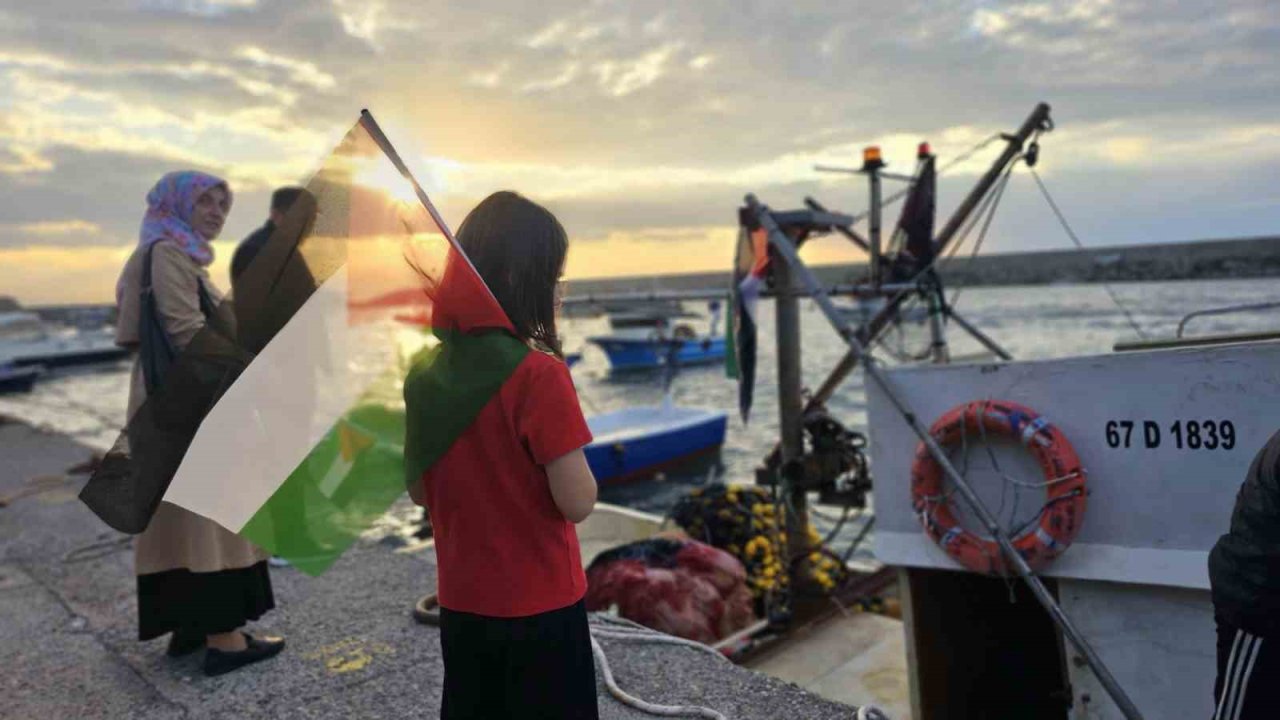 Sumud Filosu’na destek için Zonguldak’tan Karadeniz’e açıldılar
