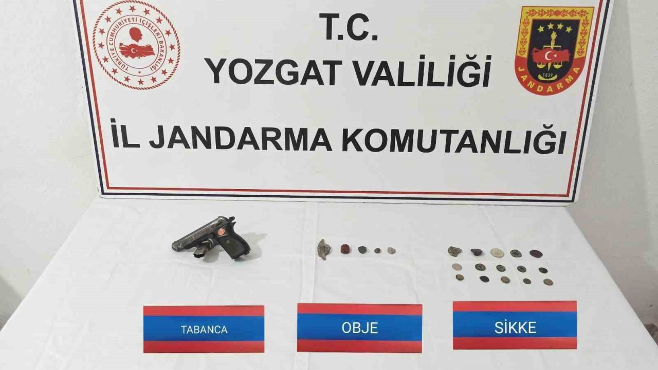 Tarihi eser kaçakçıları jandarmaya yakalandı