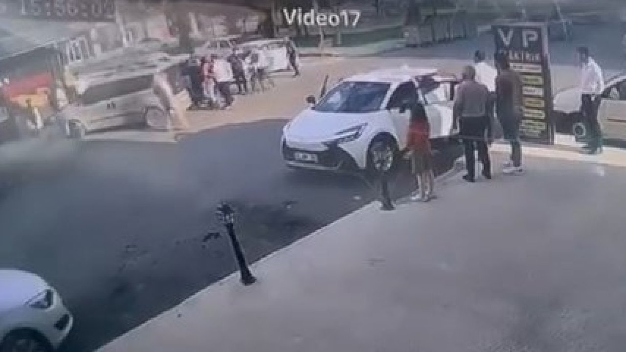 Tartıştığı sürücüye saldırdı: O anlar kamerada