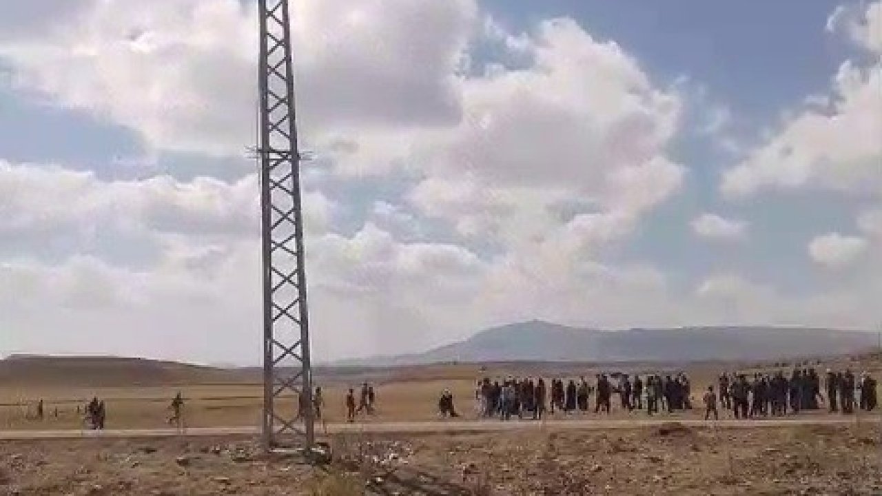 Tekman’da cenaze sırasında iki aile birbirine girdi