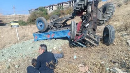 Tokat’ta traktör devrildi: 2 yaralı