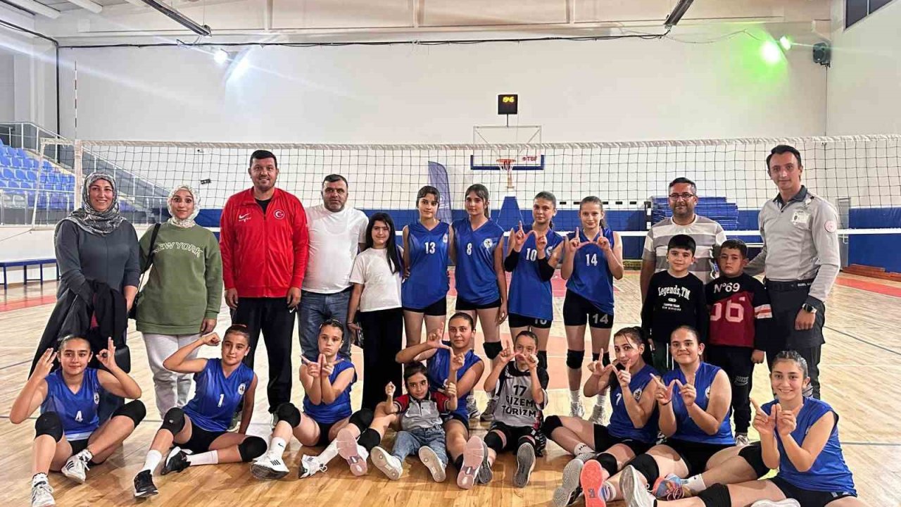 Tomarzalı Belediyespor Kız Voleybol Takımı galibiyete doymuyor