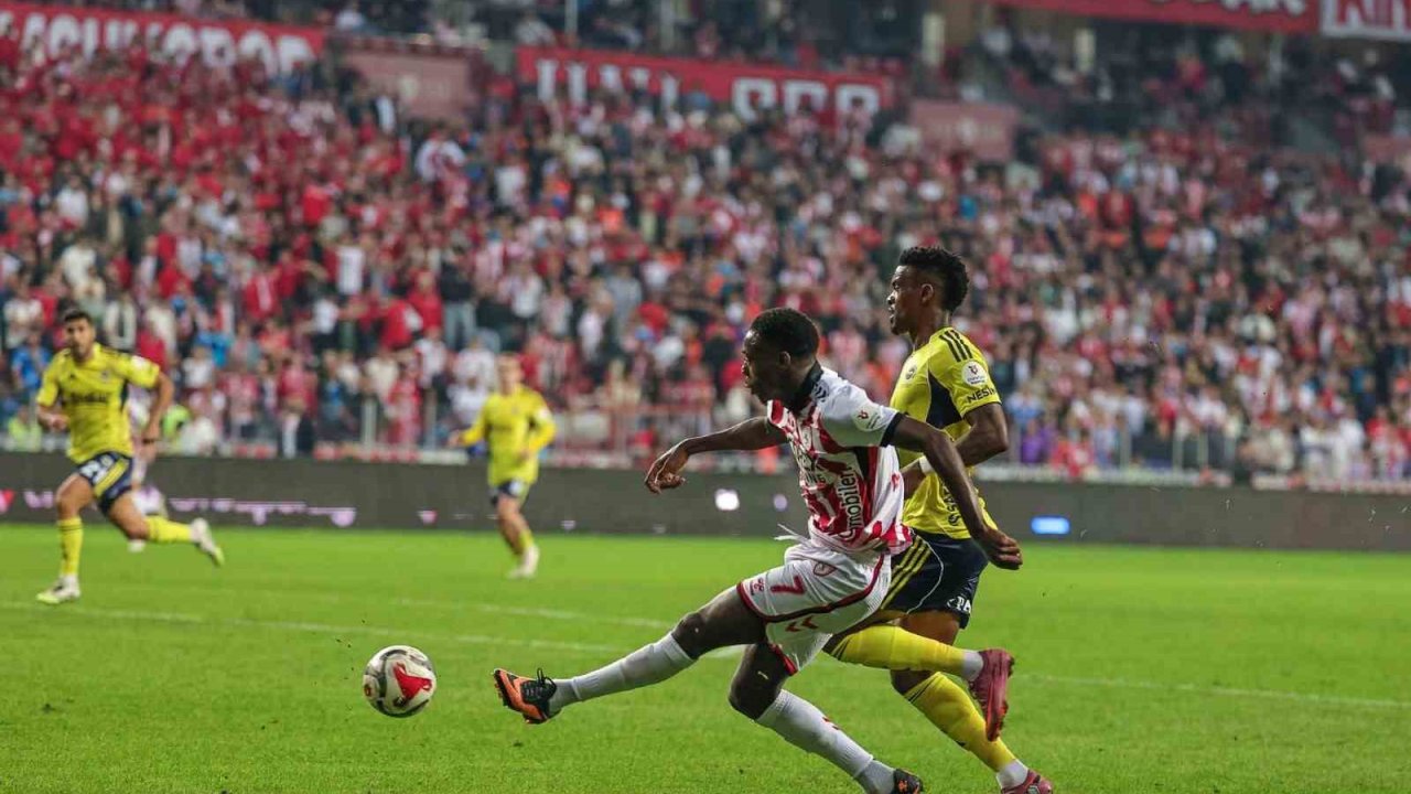 Trendyol Süper Lig: Samsunspor: 0 - Fenerbahçe: 0 (İlk yarı)