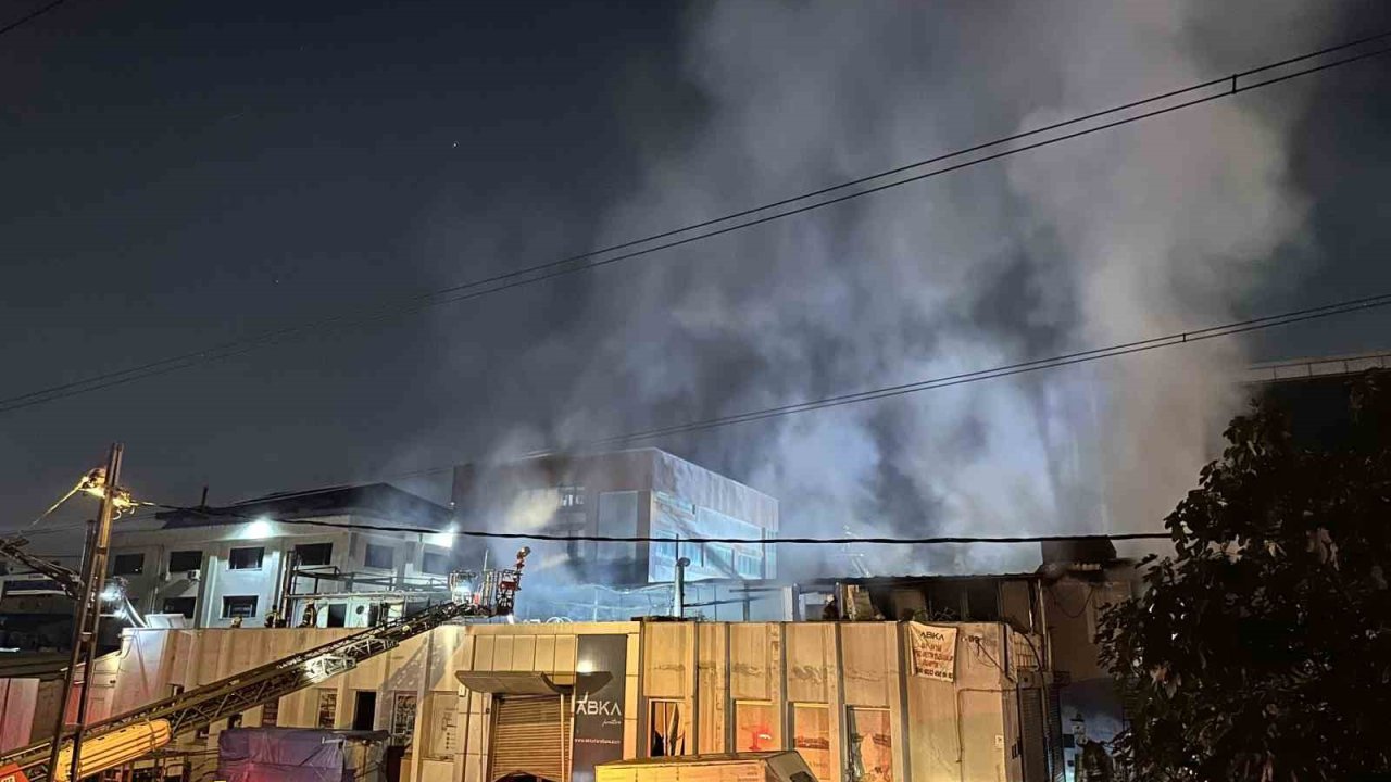 Ümraniye’de fabrikadaki yangın kontrol altına alındı