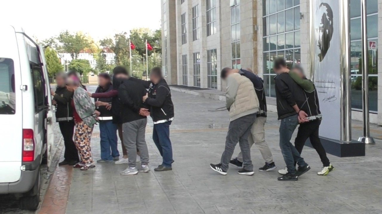 Uşak’ta uyuşturucu operasyonunda 7 kişi tutuklandı