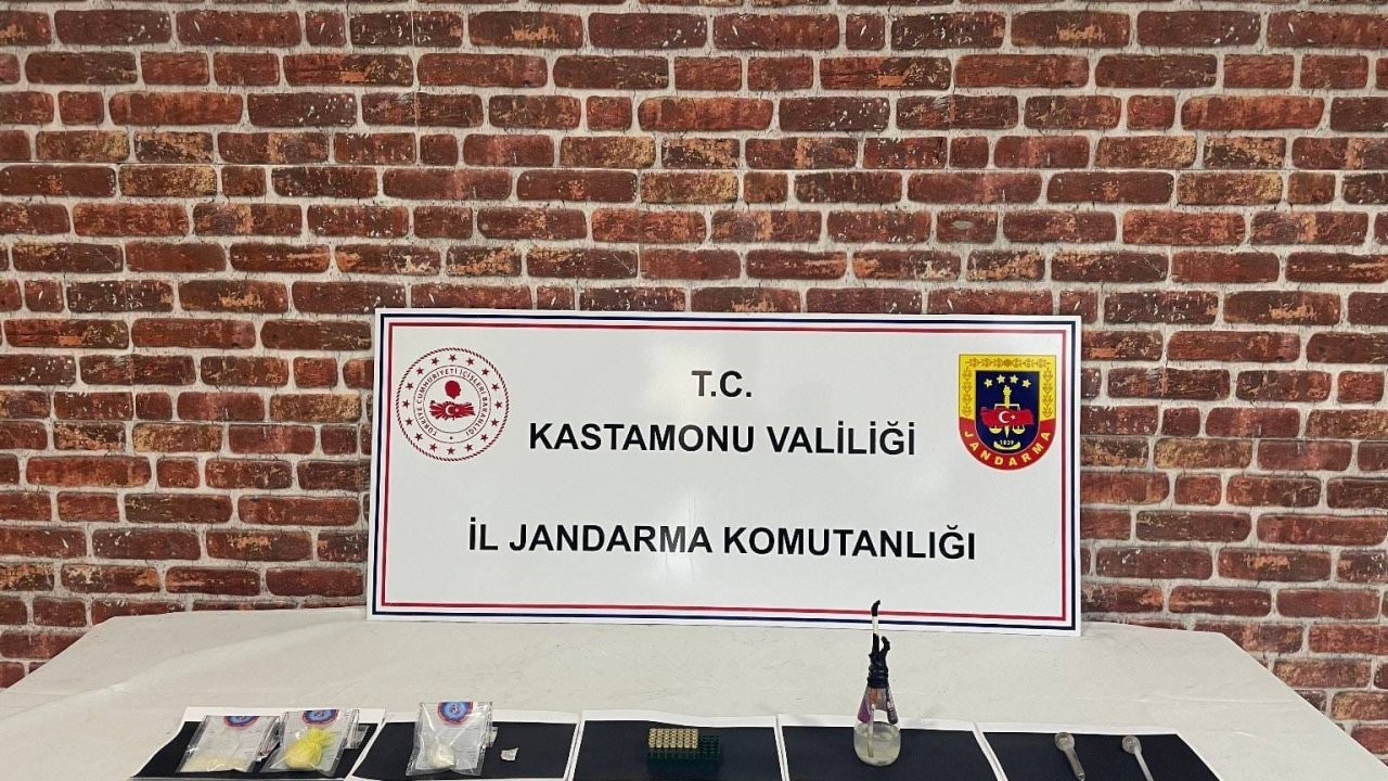 Uyuşturucu operasyonunda yakalanan 4 sanığa 8 yıl 4 ay hapis cezası