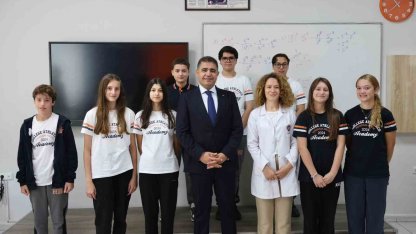 Vali Aslan öğrencilerle okullarda buluşuyor