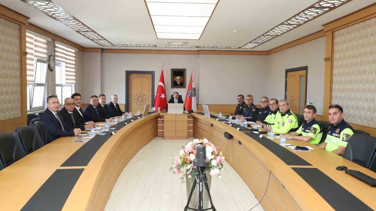 Vali Tavlı: "Yollardaki işaretlemeler standartlara uygun hale getirilecek"