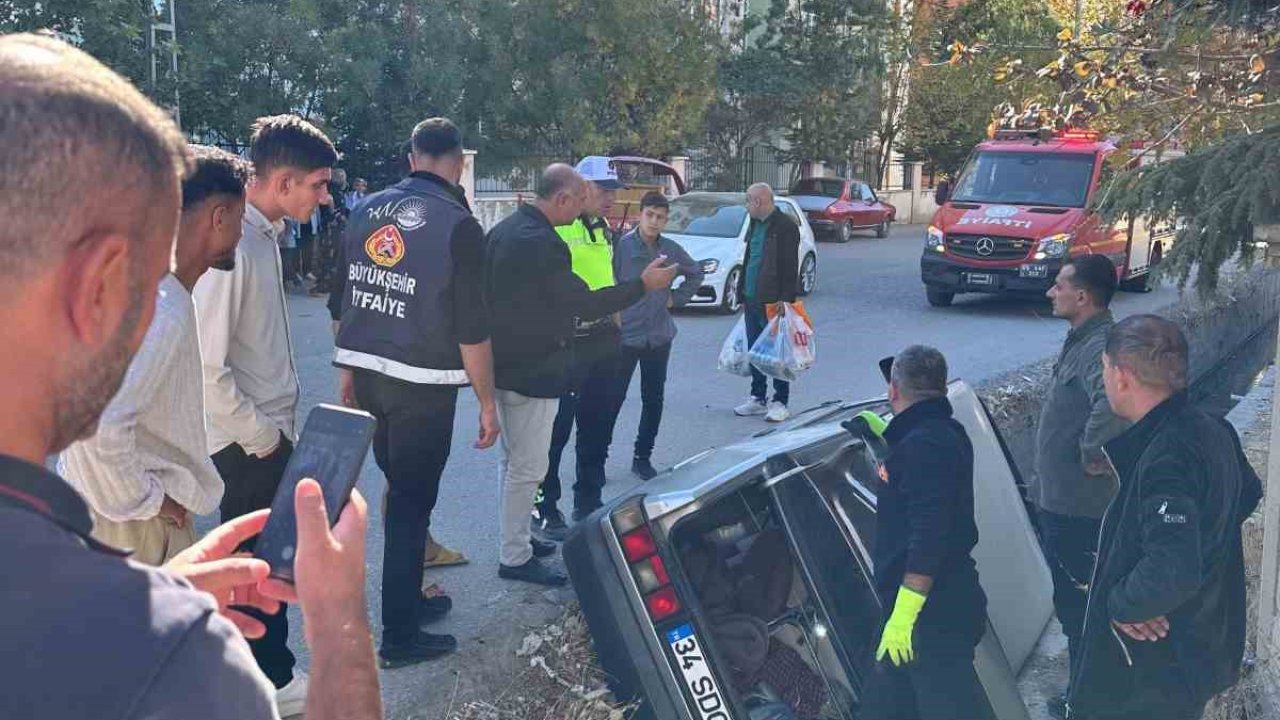 Van’da otomobil su kanalına düştü: 1 yaralı