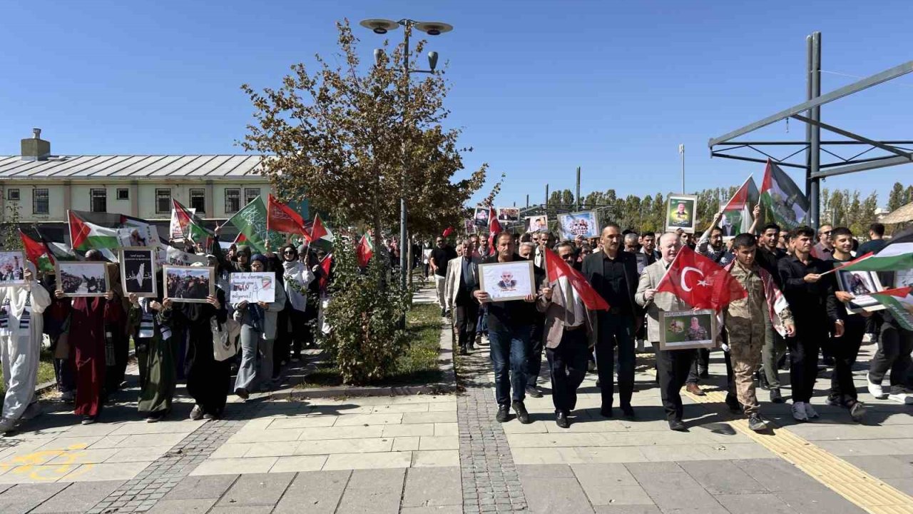 Van’da üniversite öğrencilerinden Gazze’ye destek yürüyüşü