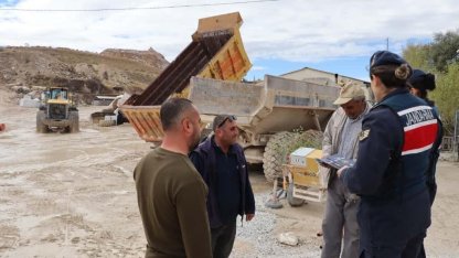 Vatandaşlara kadına şiddetle mücadele anlatıldı