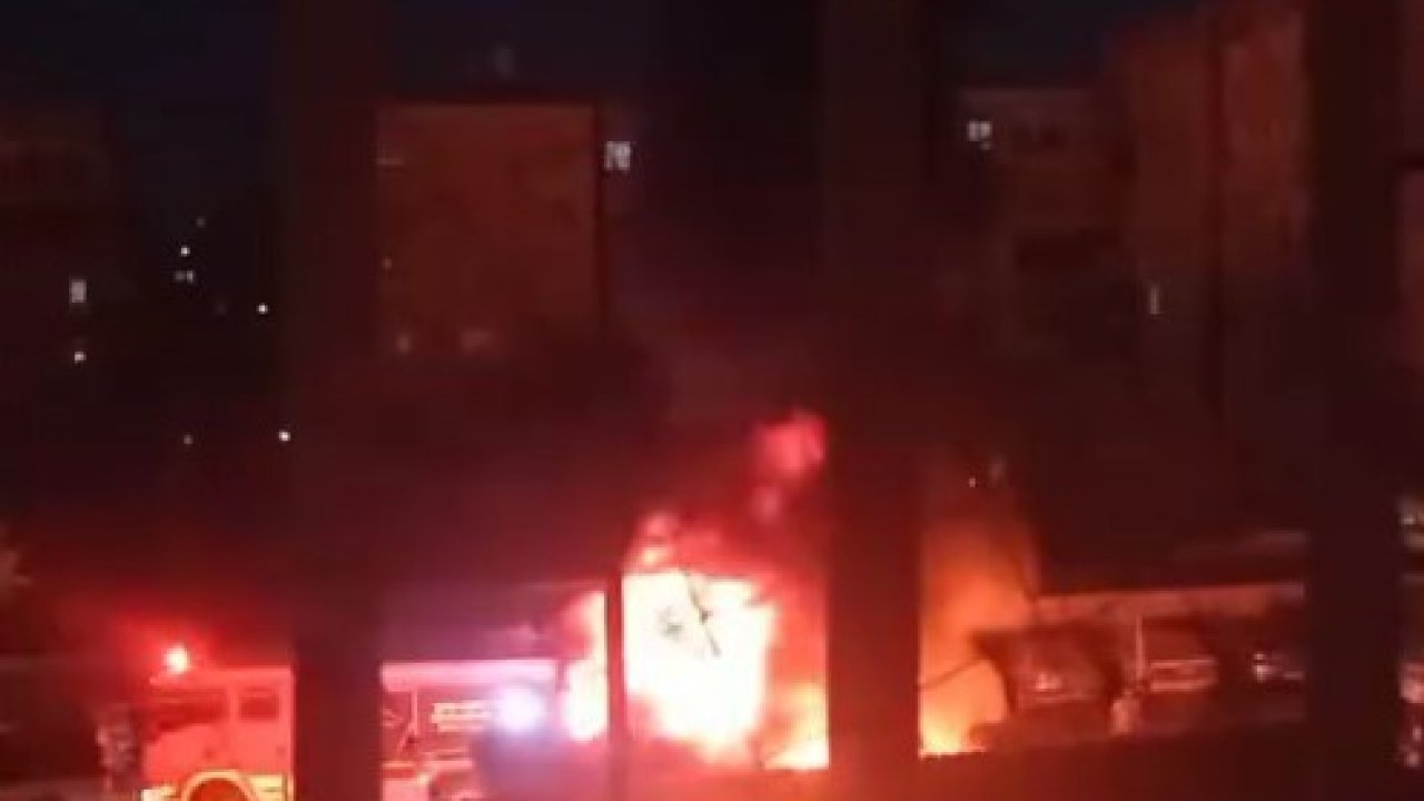 Viranşehir’de park halindeki traktör alev topuna döndü