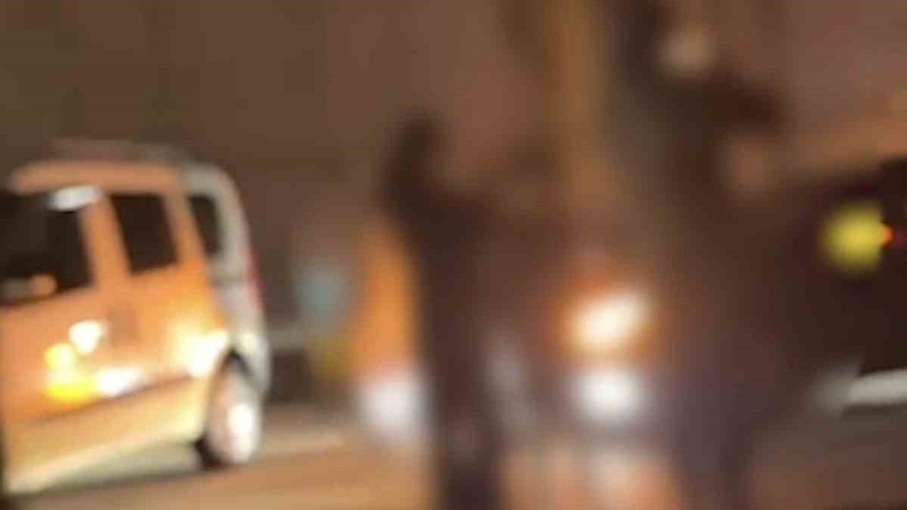 Yol kapatarak eğlenen 4 sürücüye cezai işlem