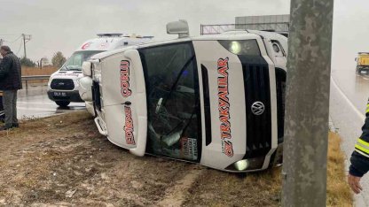 Yolcu minibüsü devrildi: 7 yaralı