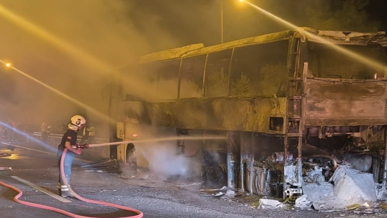 Yolcu otobüsü yanarak demir yığınına döndü