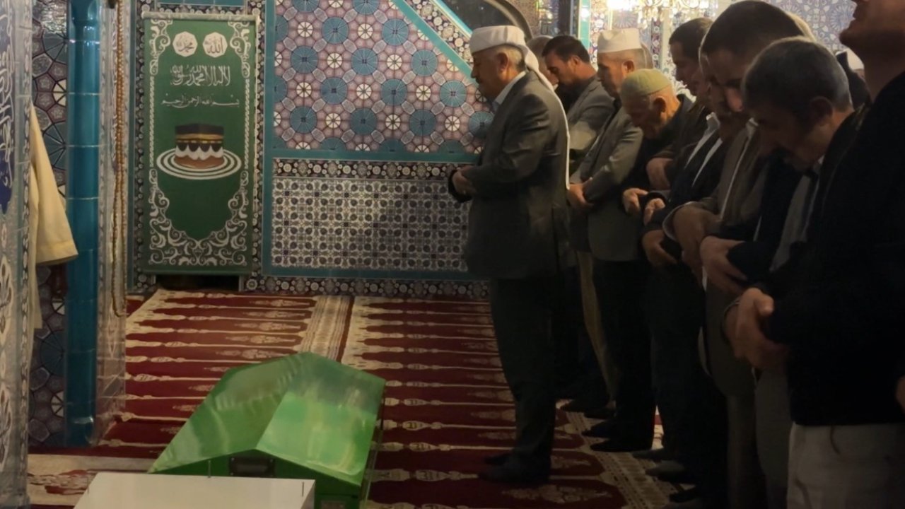 Yüksekova’da bıçaklı saldırıda hayatını kaybeden genç toprağa verildi