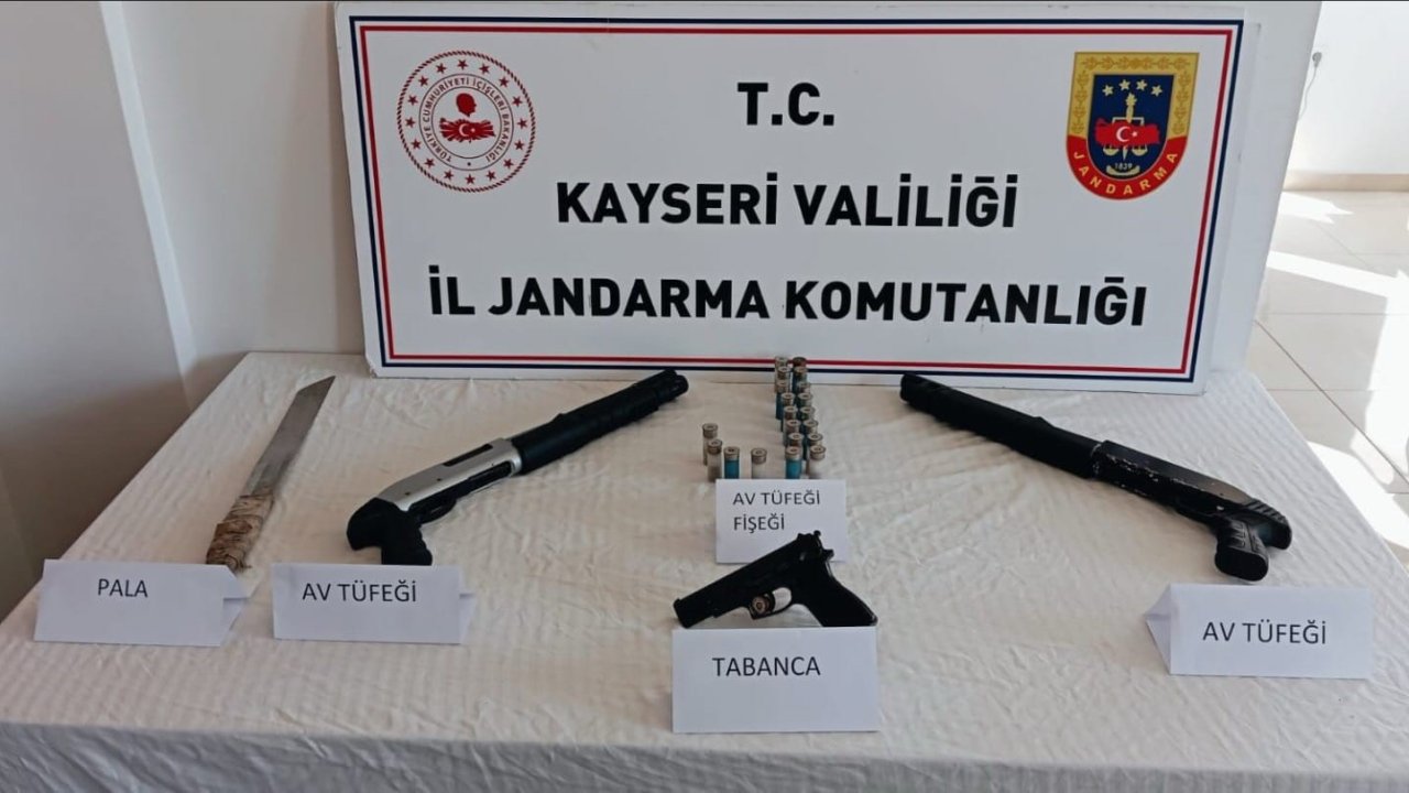 Zahir tacirleri jandarmadan kaçamadı