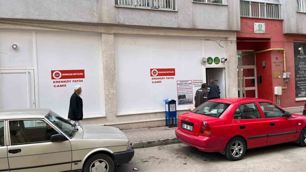 Zemin kattaki eski fitness salonunu camiye çevirdiler