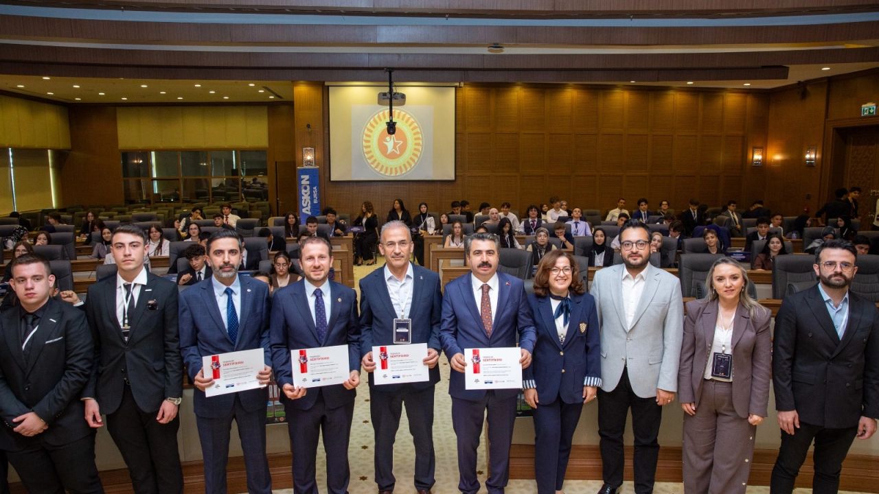180 gencin sesi Bursa'dan yükseldi