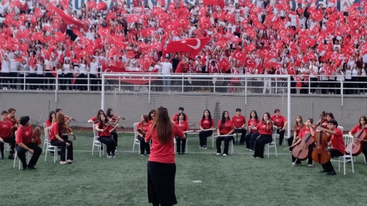 A Milli Takım marşını Bursalı öğrenciler besteledi... Bursalı 'Bizim Çocuklar' birinci seçildi