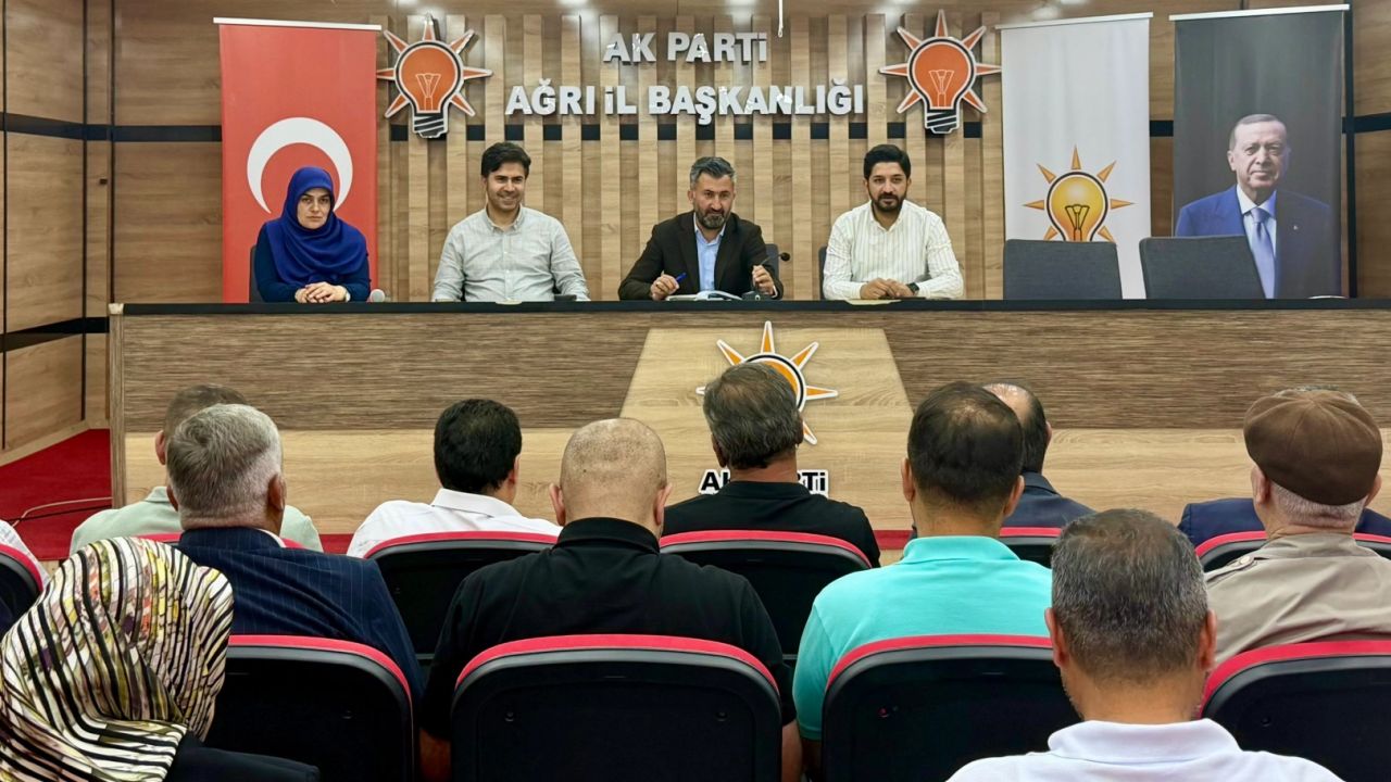 AK Parti Ağrı'da kentin güncel yatırımları görüşüldü