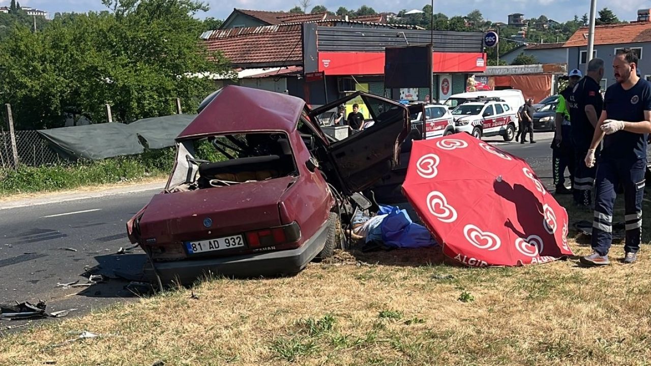 AK Parti Düzce Milletvekili Ercan Öztürk trafik kazasında yaralandı, 1 kişi hayatını kaybetti
