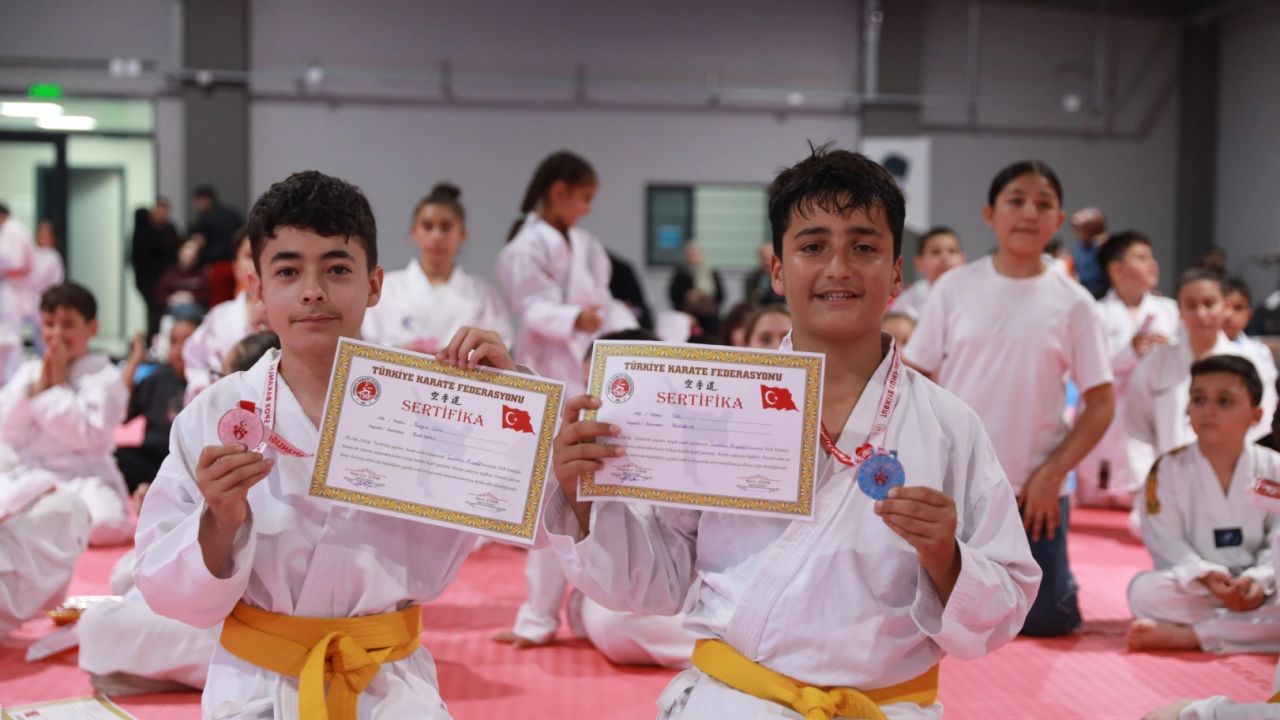 Ankara Keçiören’in sporcuları Karate Kuşak Sınavında ter döktü