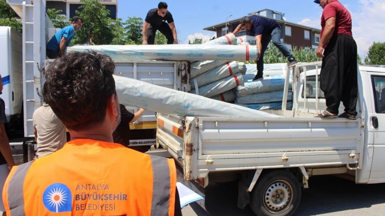Antalya Büyükşehir’den Gazipaşalı üreticilere naylon desteği