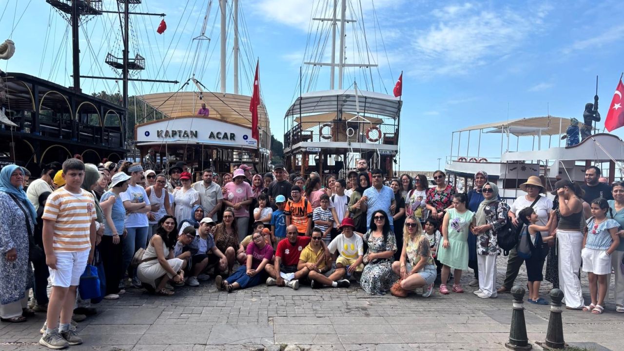 Antalya Muratpaşa'da özel gereksinimli bireyler Akdeniz’e açıldı
