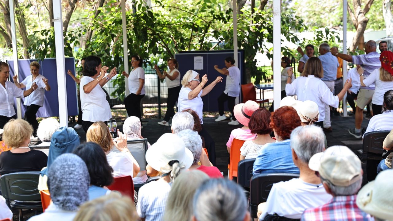 Antalya’da aktif yaşlılar sahne aldı