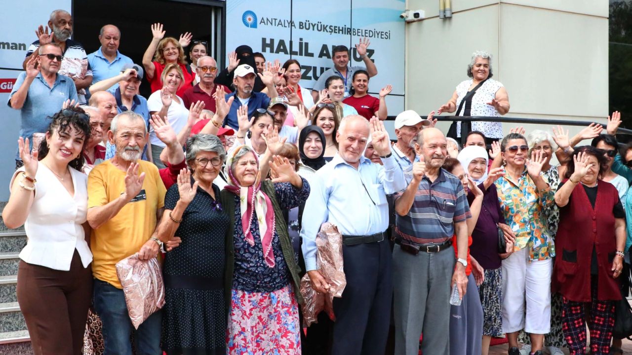 Antalya'da kalplere dokunan buluşma