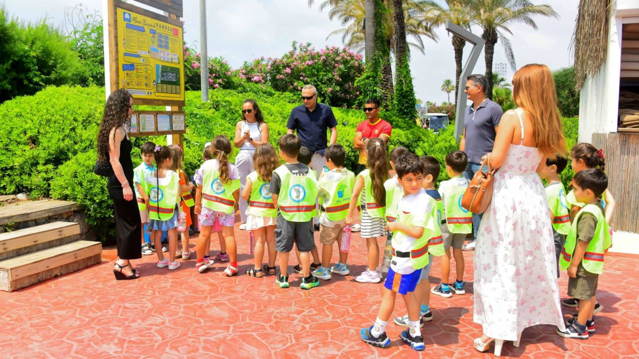 Antalya'da minik çevreciler Mavi Bayrak’la tanıştı