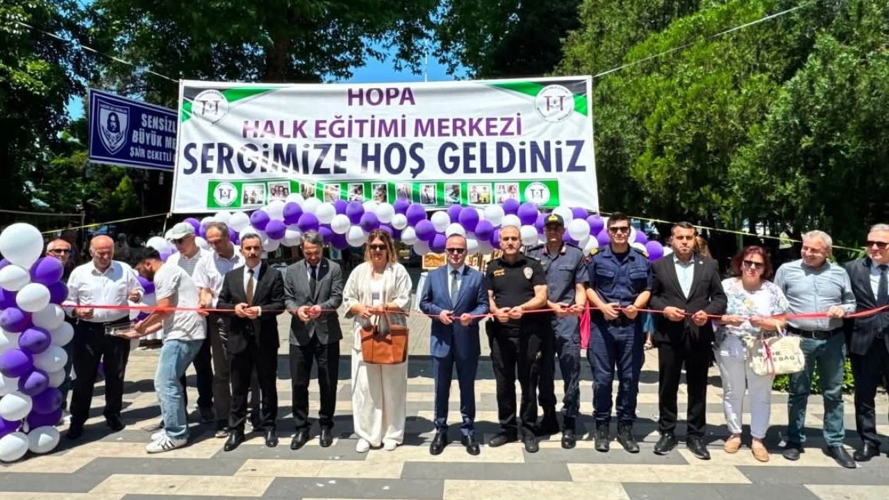 Artvin’de kursiyerlerin el emeği ürünleri vatandaşlarla buluştu